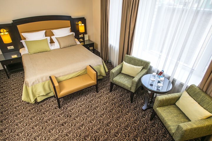 Room 43 of 84
