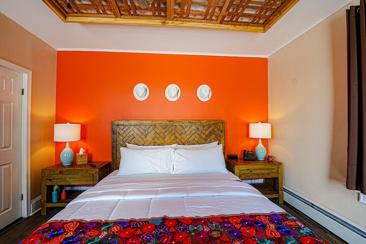 1 King Bed with Scenic View (6 of 11)