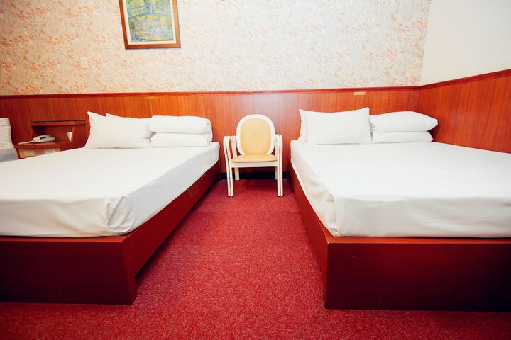 Room 10 of 27