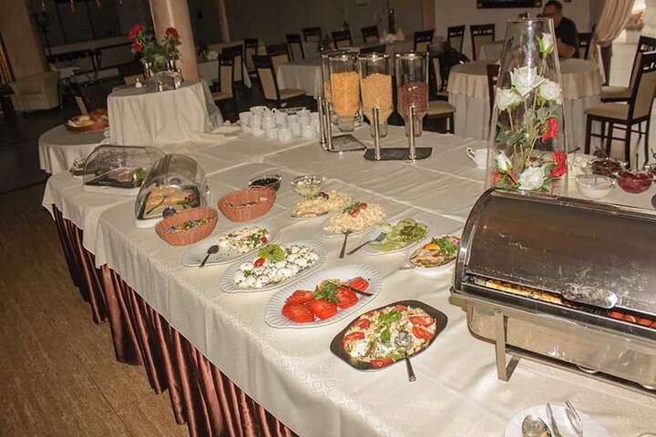 Dining 43 of 52