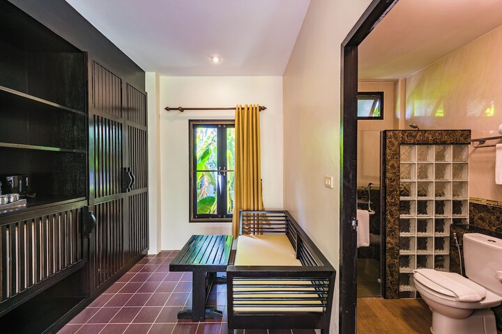 Room 106 of 179
