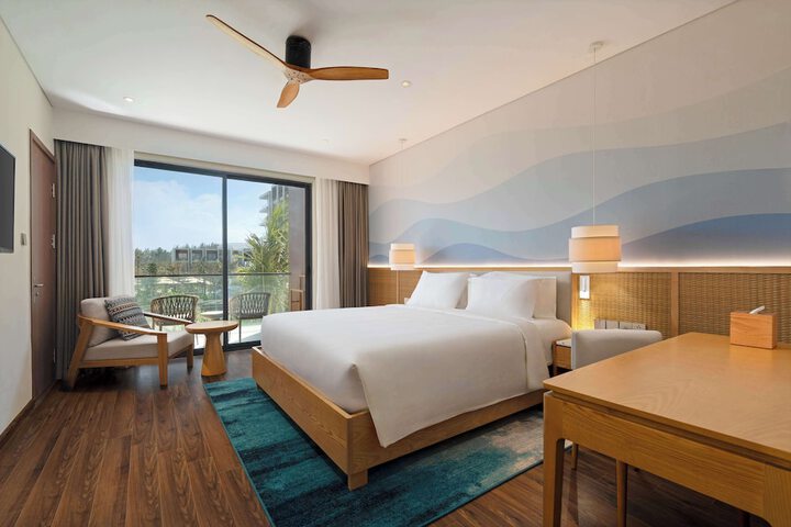 Room 34 of 182