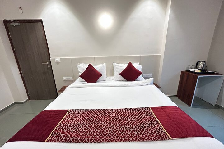 Room 4 of 17