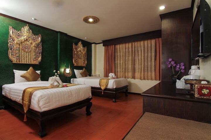 Room 6 of 14