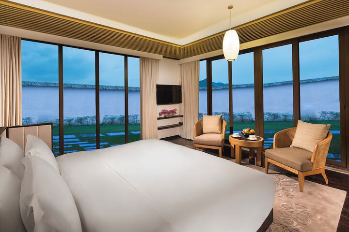 Room 25 of 68