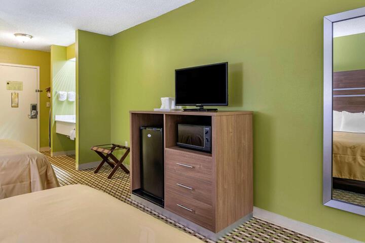 2 Double Beds (5 of 9)