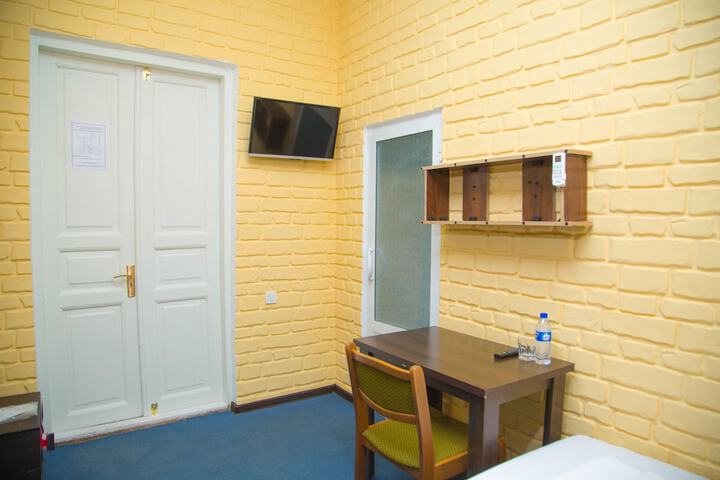 Room 5 of 7