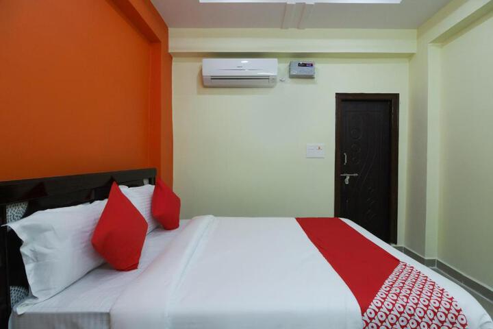 Hotel O S V Residency