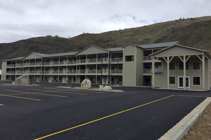Exterior of Yellowstone Big Rock Inn
