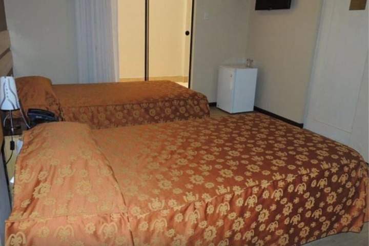 Room 4 of 43