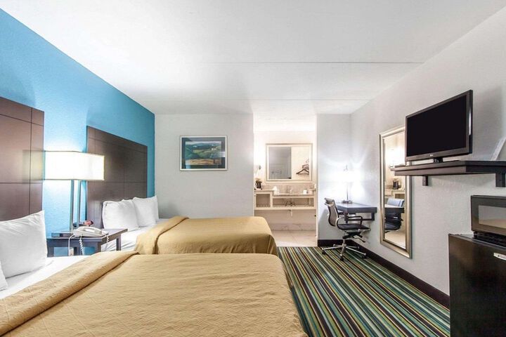 2 Double Beds (4 of 9)