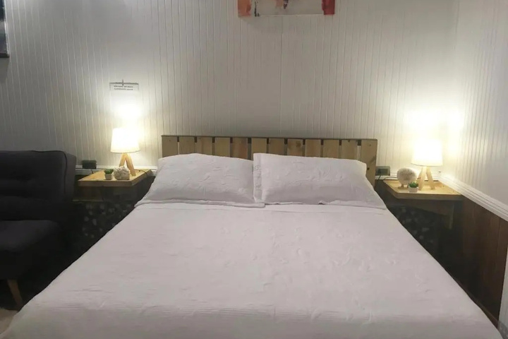 Room 5 of 20