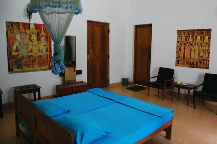 Room 2 of 5
