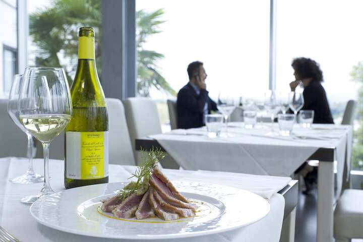 Dining 41 of 54