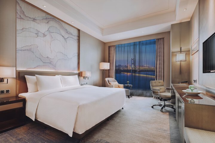 Room 4 of 24
