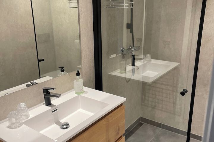 Room 10 of 25