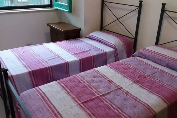 Room 2 of 8