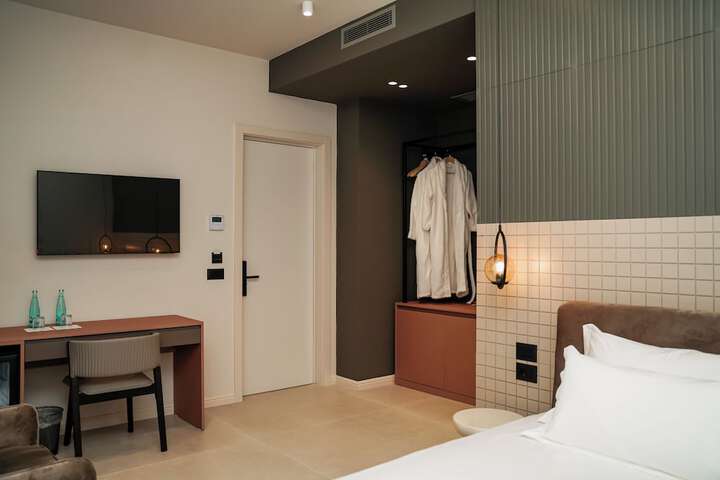Room 111 of 177