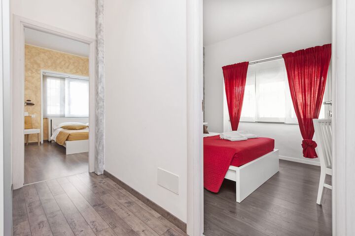 Room 4 of 32