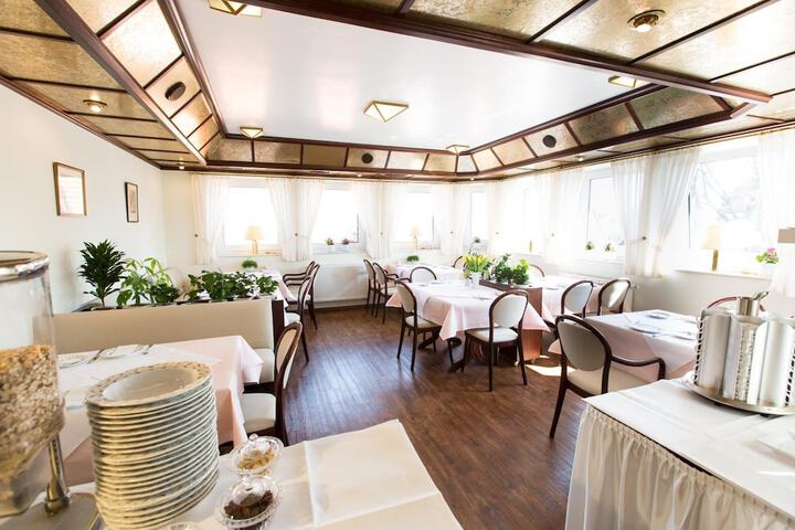 Dining Photos