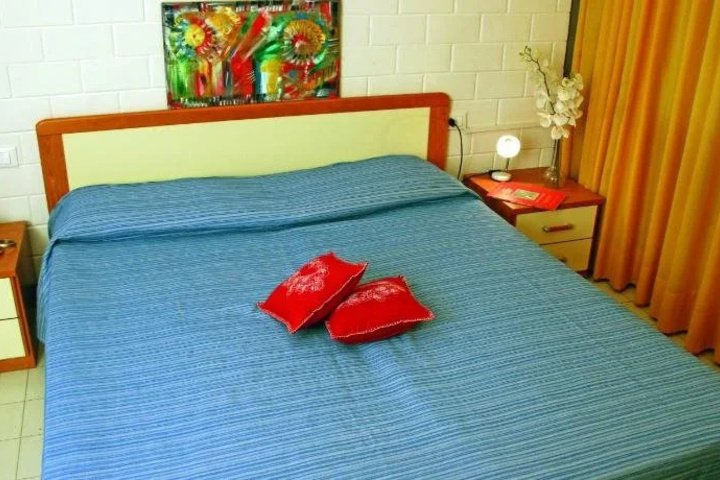 Room 5 of 18