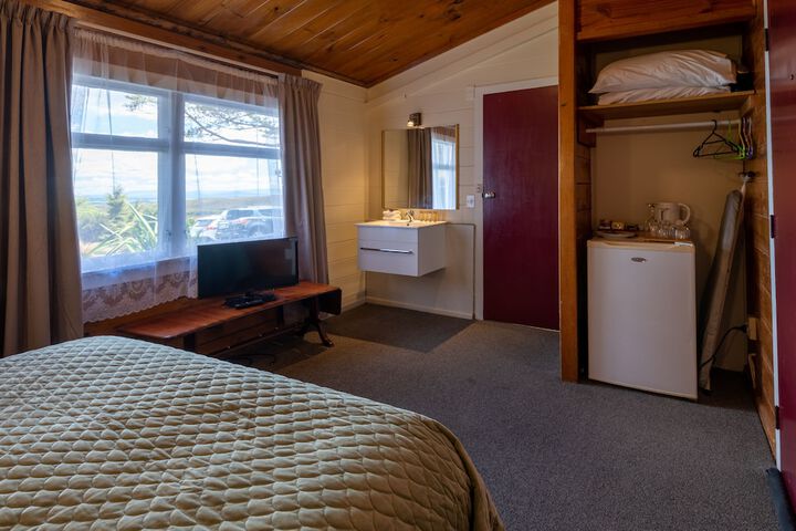 Room 33 of 143