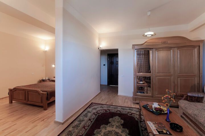 Room 27 of 60