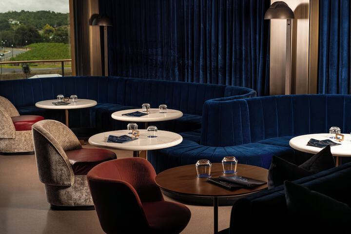 Lounge 103 of 135