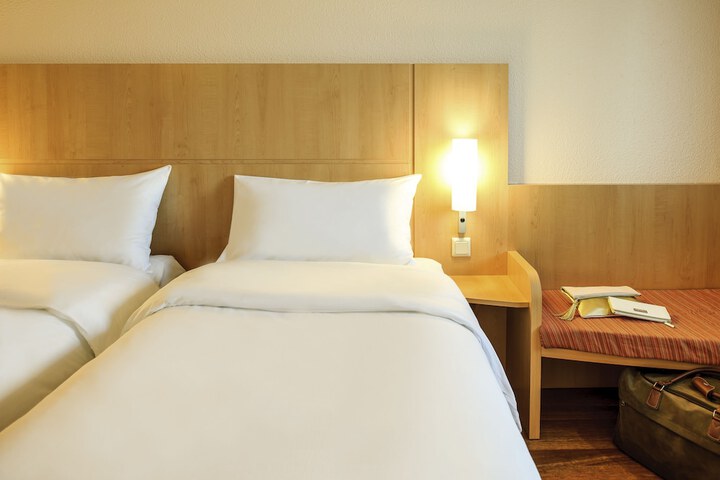 Room 2 of 47