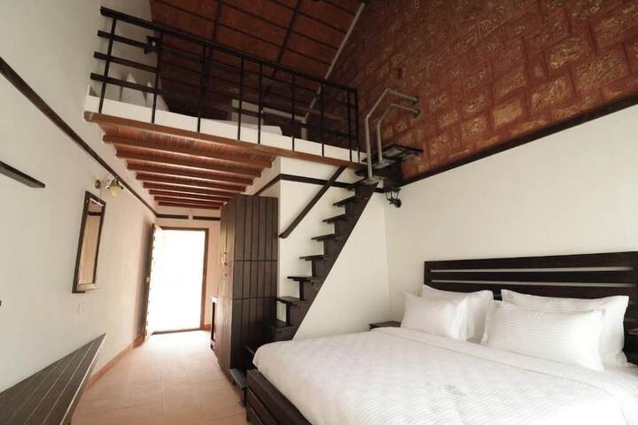Room 12 of 28