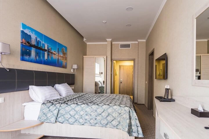 Room 4 of 42