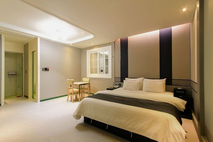 Room 22 of 80