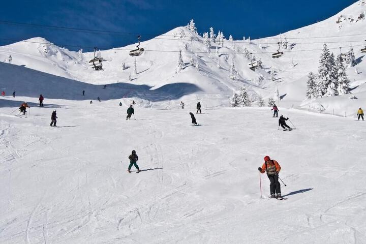 Snow and ski sports