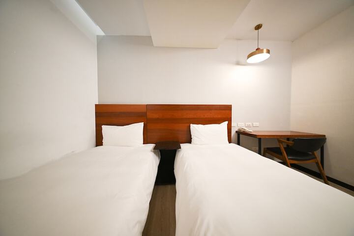 Room 12 of 75