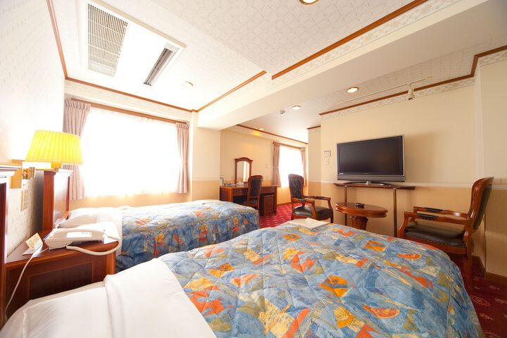 Room 8 of 43