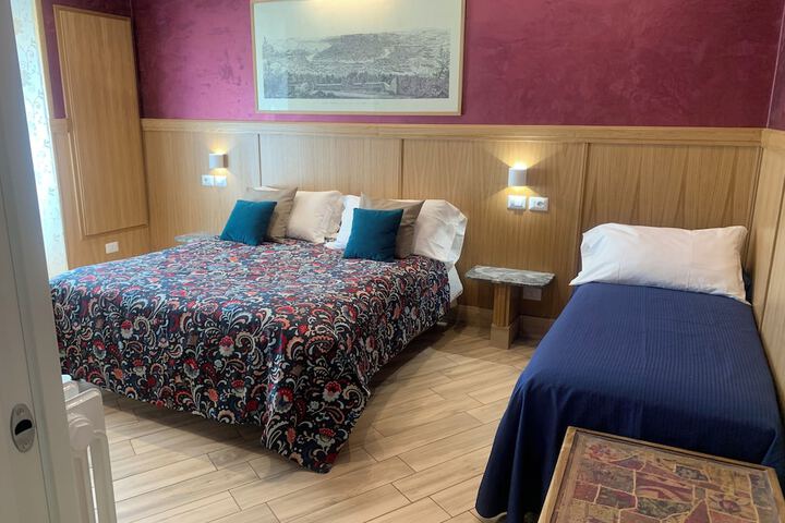 Room 10 of 14