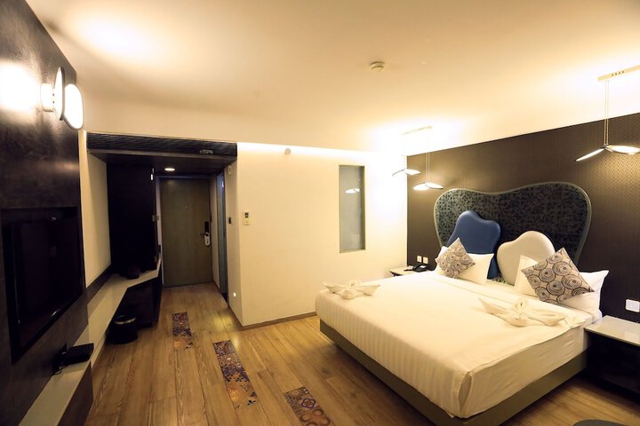 Room 12 of 50