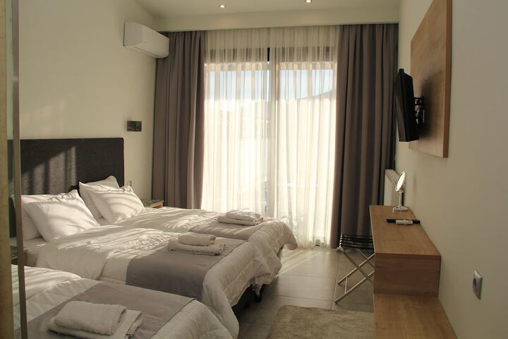 Room 11 of 33