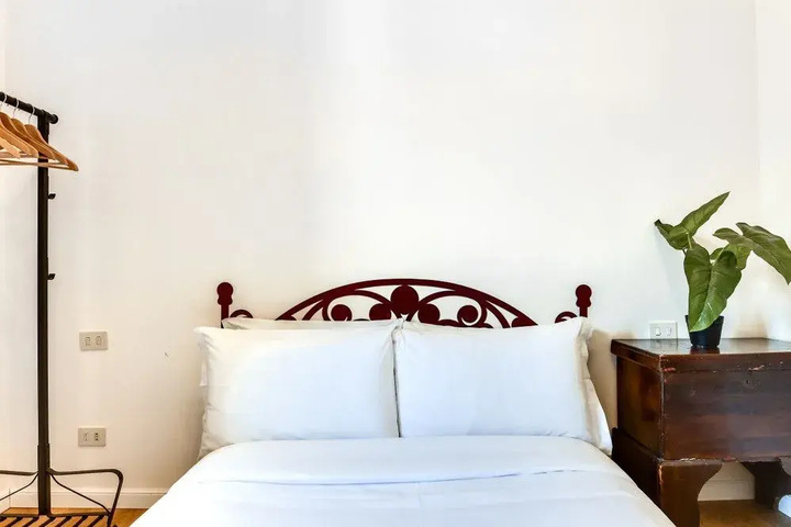 Room 4 of 14