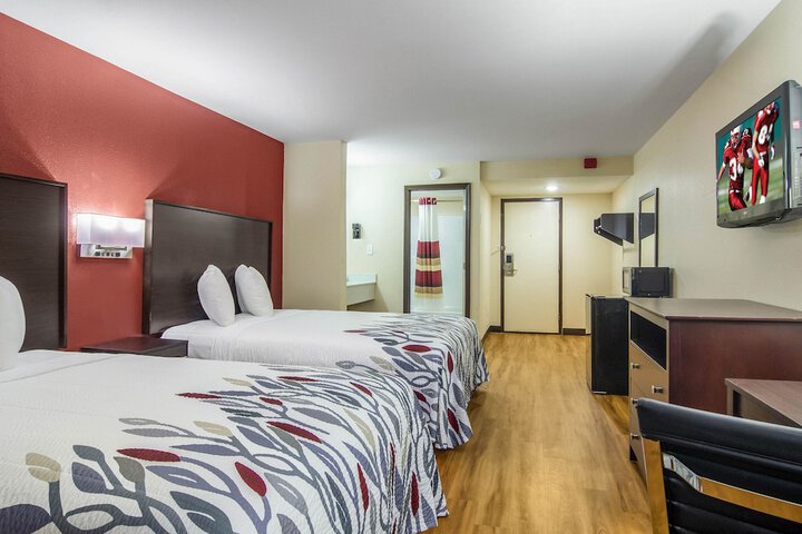 Standard Room, King or Two Doubles (4 of 7)