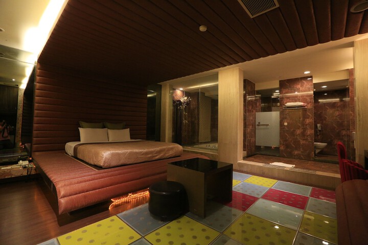 Room 11 of 51