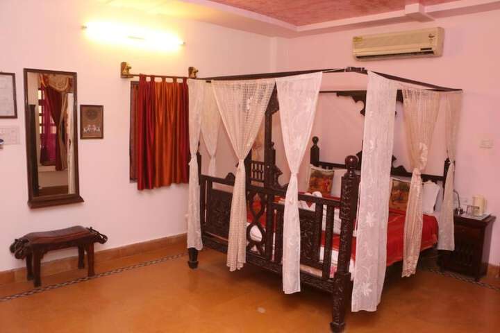 Room 16 of 24