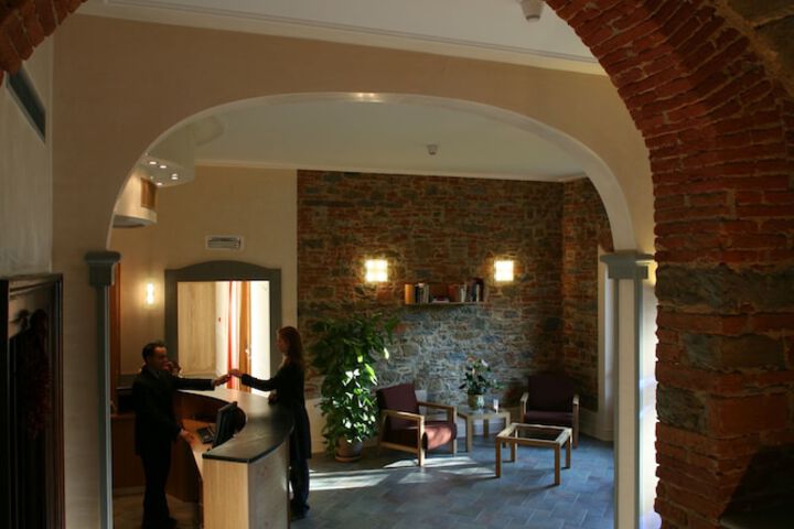 Entrance & Lobby
