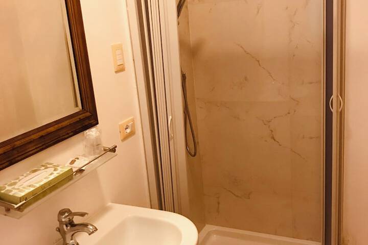 Room 42 of 55