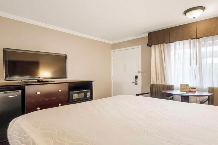 2 Queen Beds (7 of 21)