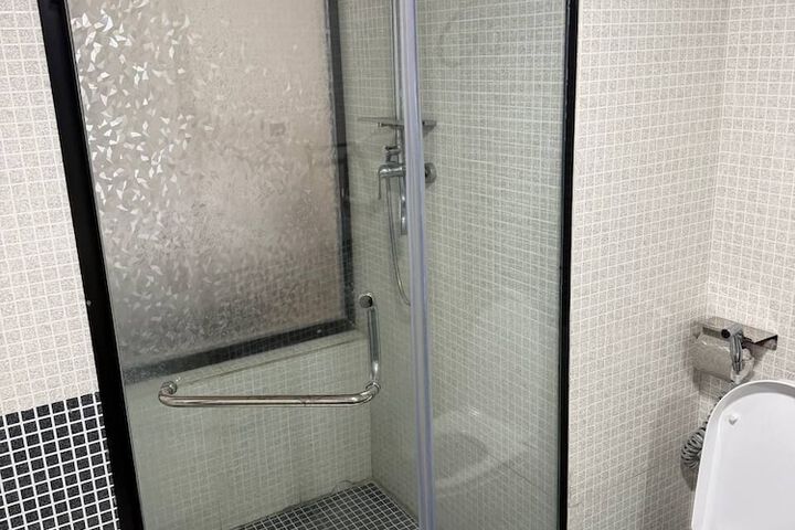 Room 15 of 33