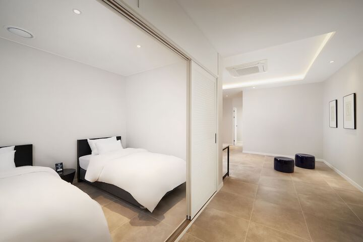 Room 12 of 70