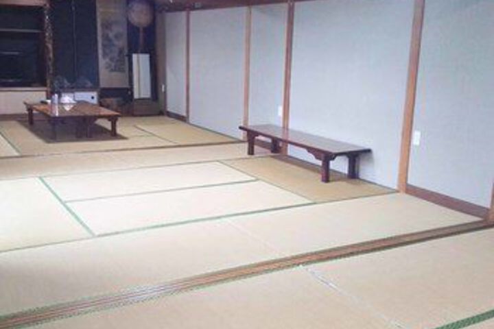 Room 17 of 38