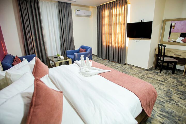 Room 5 of 25