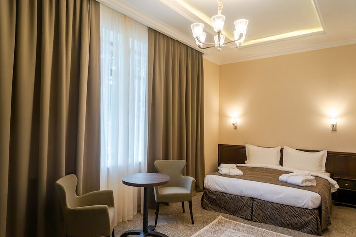 Room 9 of 28